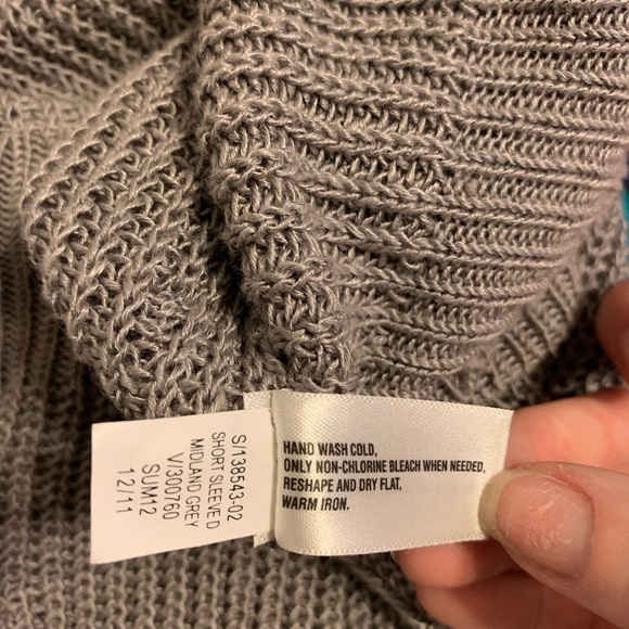 Beautiful Gap Knit Sweater - Picture 5 of 7